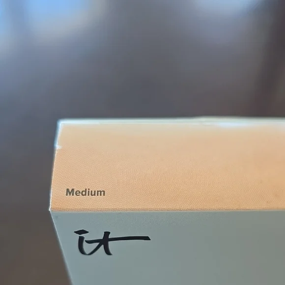 IT Cosmetics Celebration Foundation SPF 50+ - Shade Medium. NIB - Picture 2 of 5